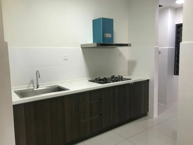 Kitchen features: single-bowl stainless-steel sink, chrome pull-down faucet, granite countertop, white tiled backsplash, built-in gas hob with two burners, stainless-steel range hood, dark wood cabinetry, white tiled flooring, recessed downlights; style: modern.