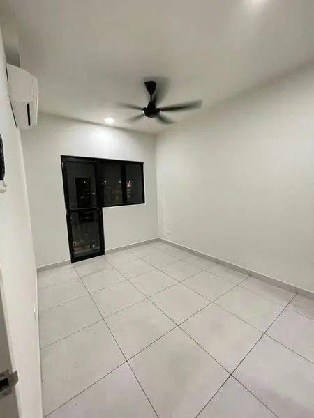 Room features: white painted walls, ceiling with recessed lighting, 5-blade ceiling fan, floor-to-ceiling windows, sliding glass door, light-colored tile flooring, air conditioning unit, balcony access; style: modern; view: city.