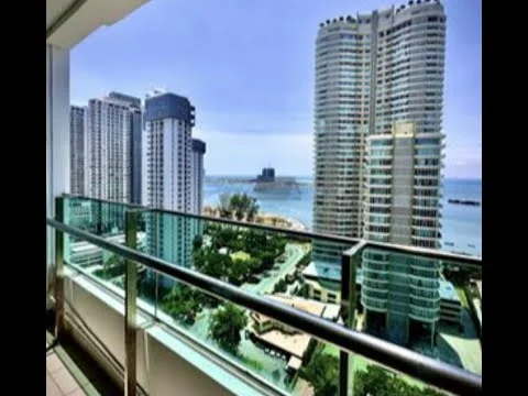 Room style: modern; view: sea.