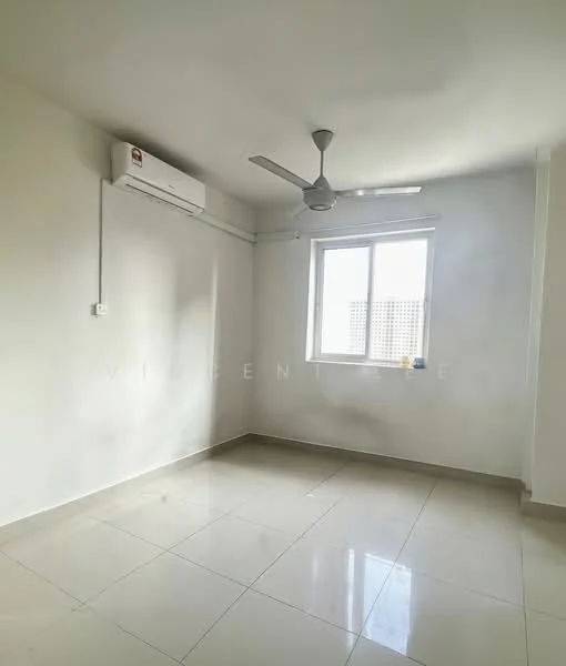 Room features: white painted walls, glossy ceramic tile flooring, 1 wall-mounted split AC, 5-blade ceiling fan, single window with white frame, natural light from window; style: modern.