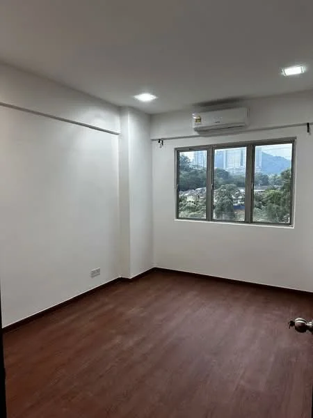Room features: white painted walls, laminate flooring, 1 wall-mounted split AC, 2 windows with city view, recessed downlights; view: city.