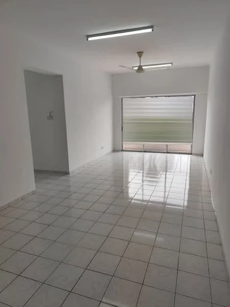 Living features: white painted walls, glossy ceramic tile flooring, 5-blade ceiling fan, large sliding glass door, natural light from sliding door, neutral color scheme, no visible furniture, open layout; style: modern.