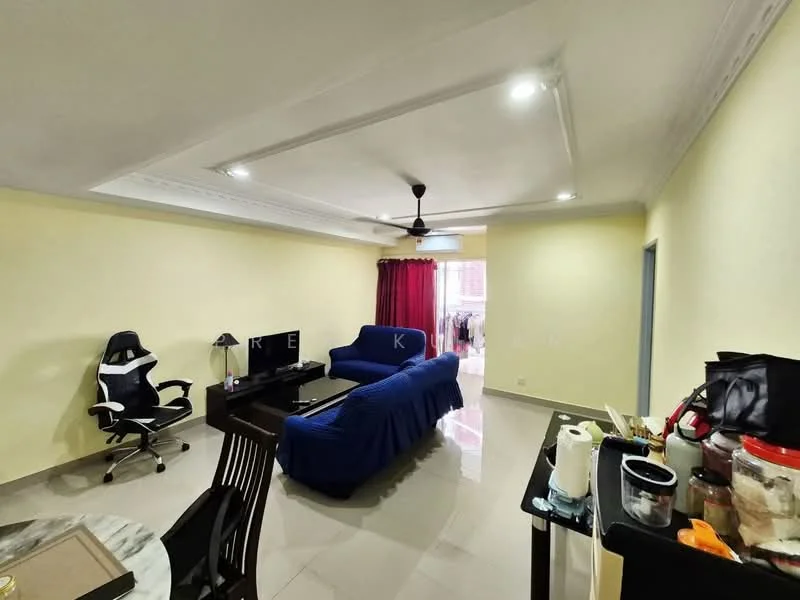 Living features: cream painted walls, polished ceramic tile flooring, tray ceiling with recessed lighting, 5-blade ceiling fan, 3-seater fabric sofa in blue, black TV console, wall-mounted TV, area rug, large window with sheer curtains, decorative wall clock, black office chair, dining table with marble top, kitchen counter with various items; style: modern.