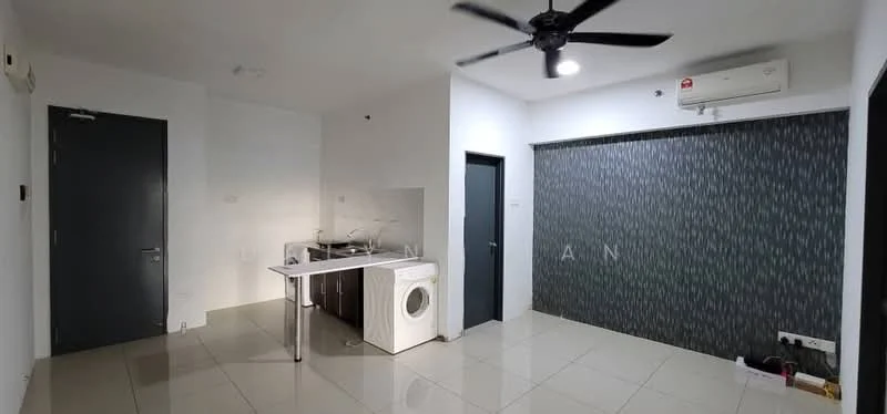 Menara Suria (V12), Taman Subang Mas, Subang Jaya — view 1 of 5 in Taman Subang Mas — for Sale