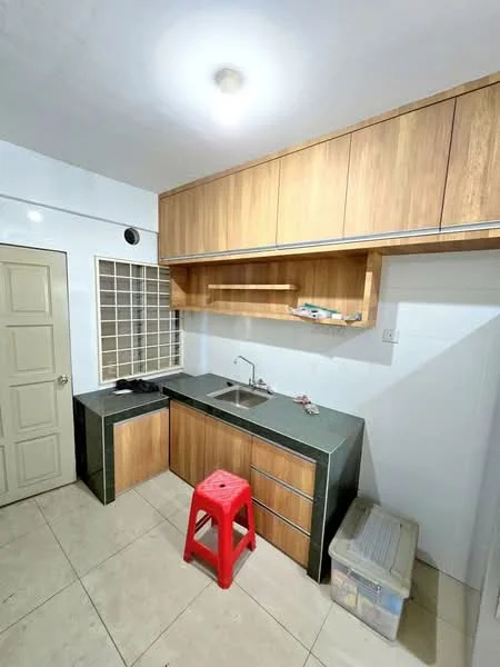Kitchen features: L-shaped kitchen layout, wood cabinetry with a natural finish, green granite countertop, single-bowl stainless-steel sink, chrome pull-down faucet, tile flooring, overhead cabinets, open shelving, stool in red plastic, wall-mounted ventilation grill, light fixture on ceiling; style: modern.