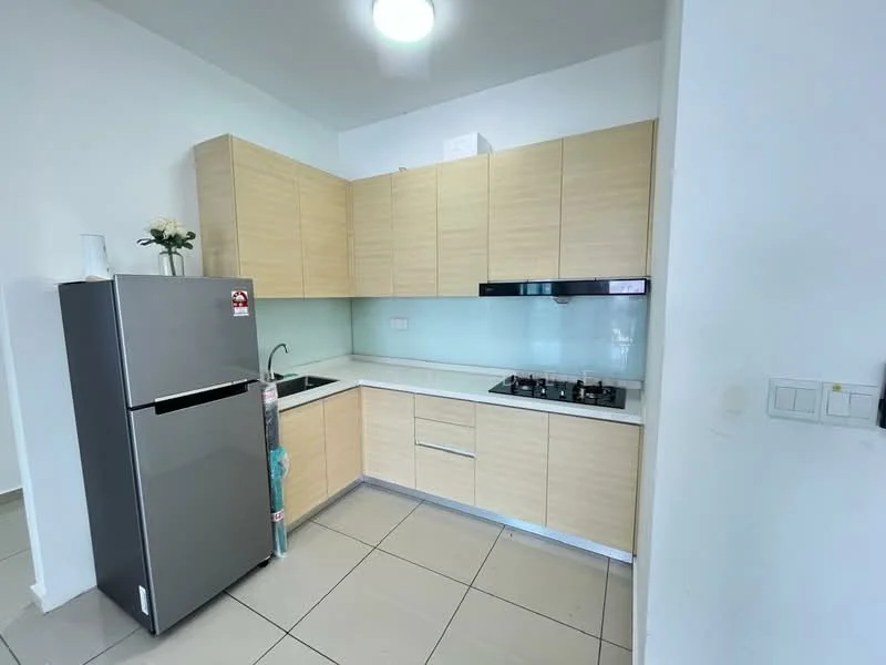 Kitchen features: light wood cabinetry, white countertop, stainless-steel sink, chrome pull-down faucet, 4-burner gas hob, built-in range hood, grey fridge, tile flooring, white walls, back-painted glass backsplash; style: modern.