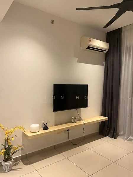 Living features: wall-mounted TV, floating wooden shelf, white walls, cream tiled flooring, 1 wall-mounted split AC, grey curtains, decorative plant in pot, decorative speaker, clock; style: modern.