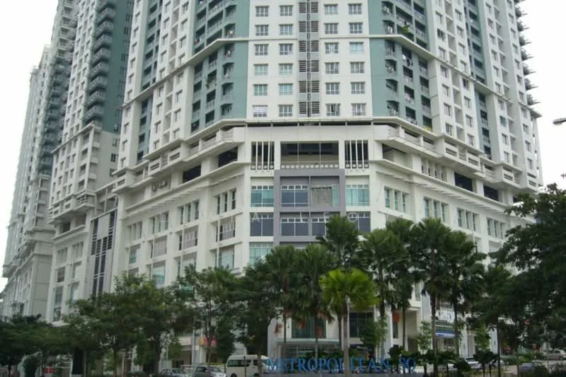 Exterior type: high-rise condominium; features: glass curtain wall, white painted facade, recessed balconies, vertical fins, manicured landscaping, palm trees in front, multiple storeys, commercial units at ground level; style: modern.