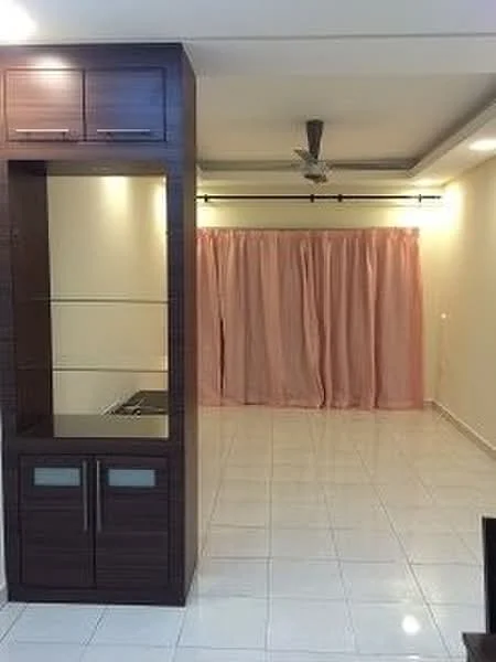 Living features: white painted walls, glossy white tile flooring, ceiling with recessed lighting, 5-blade ceiling fan, built-in wooden shelving unit with glass shelves, curtains in light pink, open space layout, neutral color scheme; style: modern.
