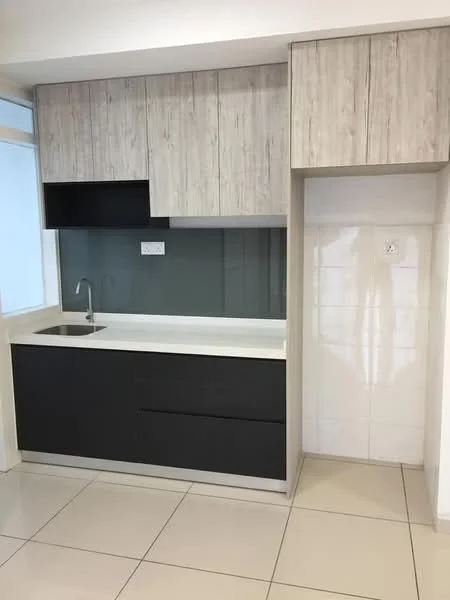Kitchen features: single-bowl stainless-steel sink, chrome pull-down faucet, white quartz countertop, grey flat-panel cabinets, wood grain upper cabinets, glass backsplash, tile cladding on wall, ceramic tile flooring, recessed downlights; style: modern.
