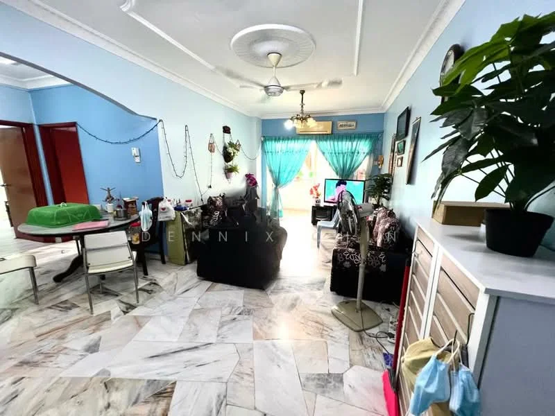 Living features: marble tile flooring, blue painted walls, ceiling rose, 5-blade ceiling fan with light, sofa in black fabric, coffee table, TV console, wall-mounted TV, decorative plants, curtains in turquoise, decorative wall lights, open shelving unit, dining chairs, wall clock; style: contemporary.