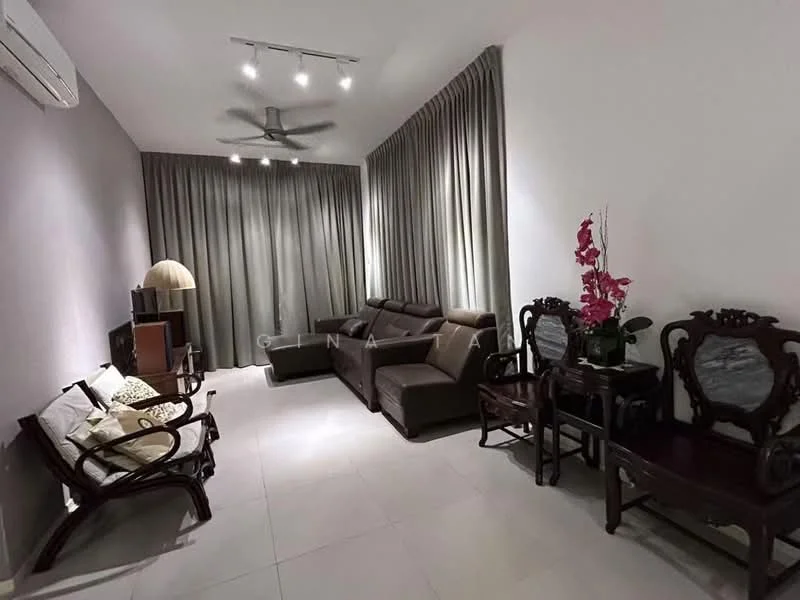Living features: 5-blade ceiling fan with light, recessed downlights, grey accent wall, white painted walls, light-colored tile flooring, sofa in brown fabric, 2-seater fabric sofa, wooden coffee table, wooden side tables, decorative plant in ceramic pot, floor-to-ceiling curtains in grey, wall-mounted air conditioning unit; style: modern.