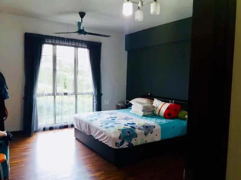 Bedroom features: queen-size bed with floral bedding, wooden flooring, floor-to-ceiling windows, sheer curtains, 5-blade ceiling fan with light, decorative wall with dark accent, built-in wardrobe, bedside table, stack of towels on bed; style: modern; view: garden.