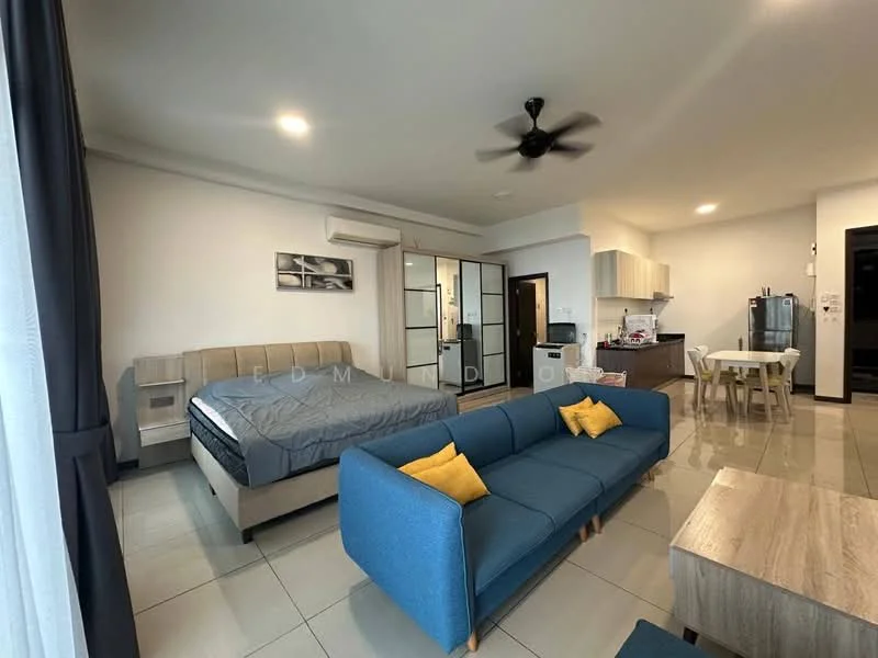 Living features: queen-size bed, upholstered headboard, 3-seater fabric sofa in blue, coffee table, dining table for 4, kitchenette with cabinets, refrigerator, stove, air conditioning unit, ceiling fan, tile flooring, floor-to-ceiling windows with sheer curtains, decorative cushions in yellow; style: modern.