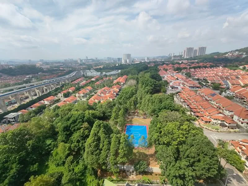 Exterior features: city skyline in background, residential houses with red tiled roofs, basketball court with blue surface, lush greenery and trees, roadway visible, urban landscape; style: modern.