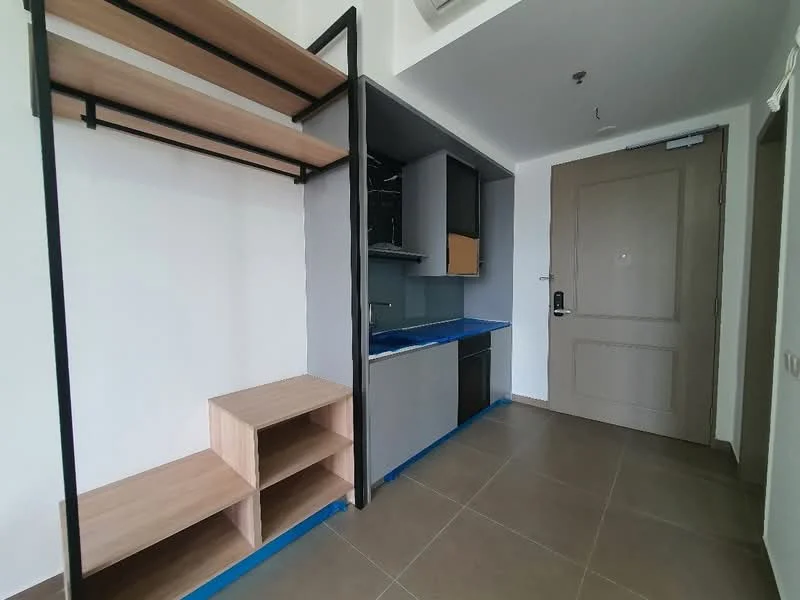 Room features: open shelving unit, grey cabinetry, blue countertop, sink, kitchenette area, floor tiles in beige, door with peephole, wall-mounted air conditioning unit, light fixture on ceiling; style: modern.