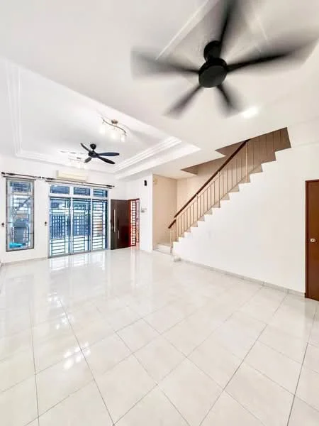 Living features: white painted walls, polished ceramic tile flooring, tray ceiling, 2 ceiling fans, floor-to-ceiling windows, sliding glass door, staircase, natural light from windows, open layout, neutral color scheme; style: modern.