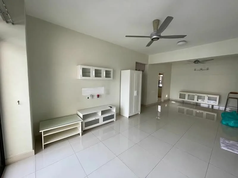 Living features: white painted walls, glossy ceramic tile flooring, 5-blade ceiling fan, wall-mounted cabinets, white storage cabinet, TV console, open layout, large windows, natural light; style: modern.