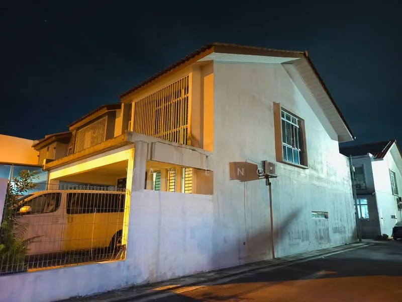 Exterior type: semi-detached house; features: white painted facade, pitched tile roof, two-storey structure, car porch with awning, fenced perimeter, large windows with grilles, exterior lighting, side entrance, manicured landscaping; style: modern.