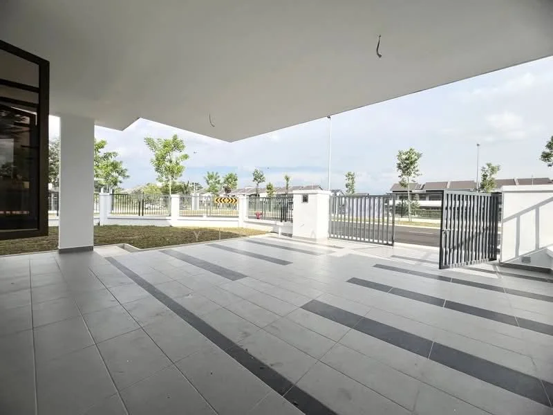 Exterior type: linked terrace house; features: paved flooring with grey and black tiles, covered porch area, metal gate, manicured lawn, surrounding greenery, fenced perimeter, street view, driveway access; style: modern.