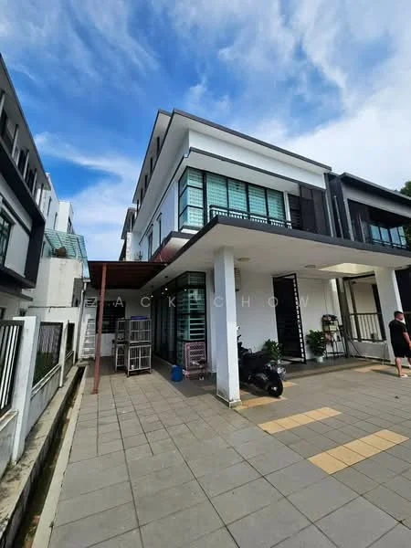 Exterior type: linked terrace house; features: two-storey building, white painted facade, large windows with green shutters, balcony on the upper floor, paved walkway, manicured landscaping, motorcycle parked in front, covered porch area, modern architectural design, clear blue sky in background; style: modern.