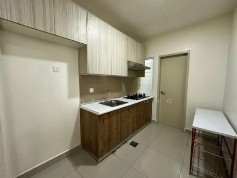 Kitchen features: laminate cabinetry in light wood finish, white countertop, single-bowl stainless-steel sink, chrome pull-down faucet, built-in gas hob, exhaust hood, cream tiled backsplash, grey ceramic tile flooring, wall-mounted storage shelf, neutral painted walls; style: modern.