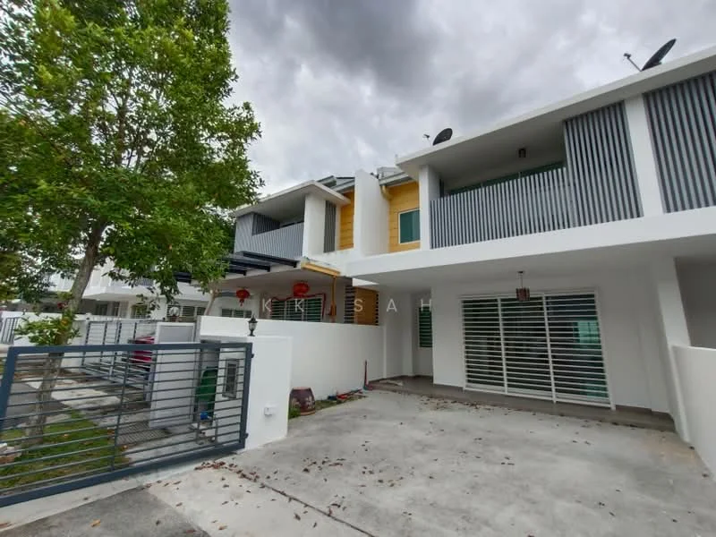 Exterior type: linked terrace house; features: white painted facade, yellow accent wall, horizontal slatted balcony railing, flat roof, manicured lawn, paved driveway, security gate, satellite dishes on roof, surrounded by greenery; style: modern.