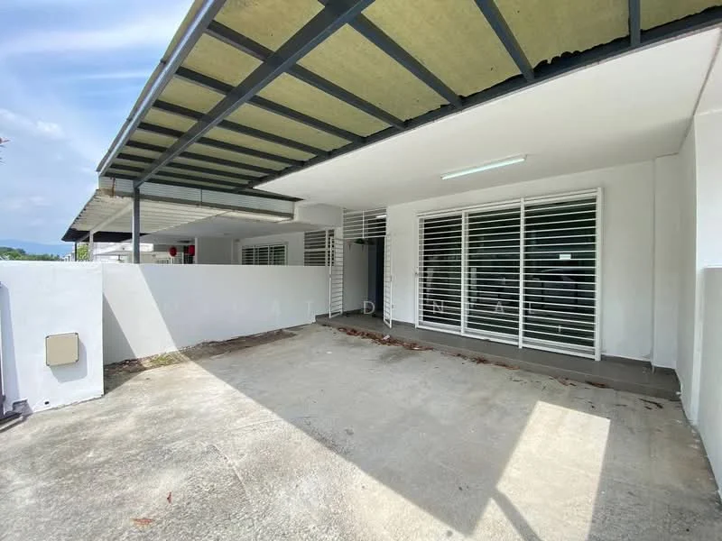 Exterior type: linked terrace house; features: covered car porch, concrete flooring, white painted walls, sliding glass door, grilled windows, metal roof, open layout, surrounded by greenery; style: modern.