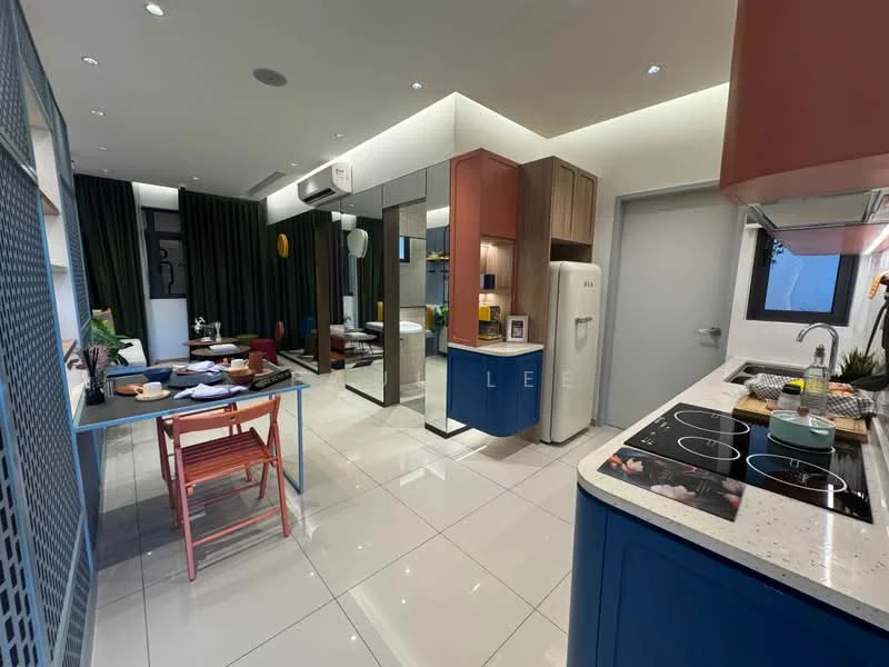 Kitchen features: white cabinets, blue lower cabinets, stainless-steel fridge, built-in oven, 4-burner induction hob, white countertop, kitchen island, pendant lighting, recessed downlights, open shelving, decorative plants, dining table with chairs, floor-to-ceiling windows, grey wall with mirror; style: modern.