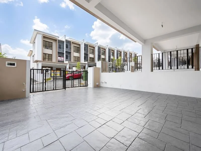 Exterior type: linked terrace house; features: paved driveway, metal gate, two-storey building, modern facade with vertical fins, large windows, balconies on upper floors, manicured landscaping, surrounded by greenery; style: modern.