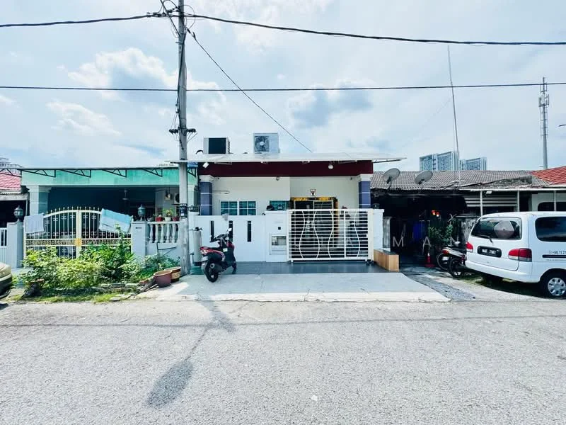 Exterior type: semi-detached house; features: white painted facade, flat roof, single-storey, manicured lawn, paved driveway, fence with gate, visible air conditioning units, parking space for vehicles, surrounded by greenery, adjacent to other residential buildings; style: modern.