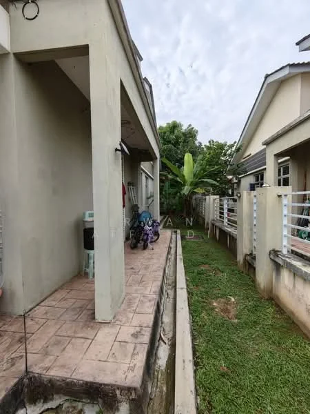Exterior type: linked terrace house; features: patio area with tiled flooring, green lawn, side walkway, exterior walls painted in light grey, adjacent houses visible, garden area with plants; style: modern.