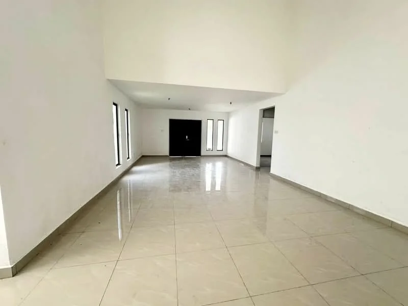 Room features: white painted walls, polished ceramic tile flooring, high ceiling, multiple windows, double-door main entrance, neutral color palette, open layout, natural light from windows; style: modern.