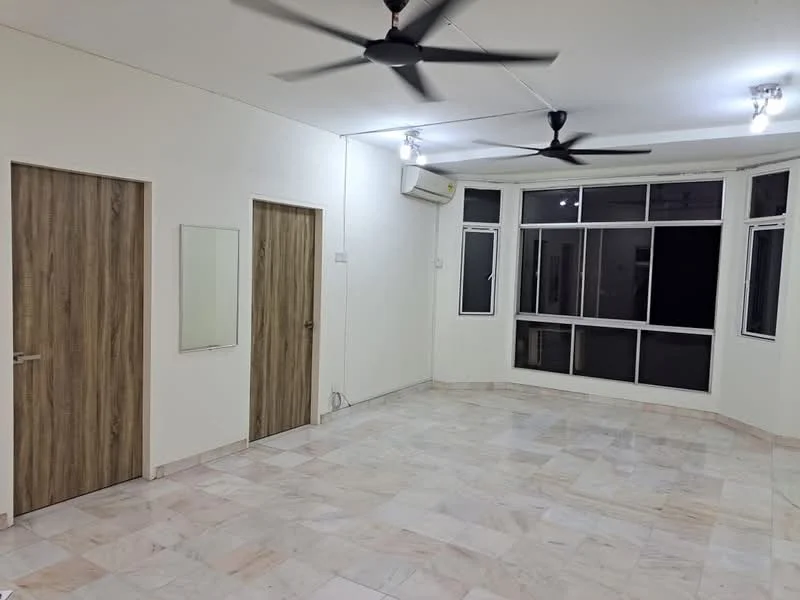 Living features: marble tile flooring, white painted walls, 2 wooden doors, large windows, 1 wall-mounted split AC, 2 ceiling fans, recessed LED downlights, corner mirror; style: modern.