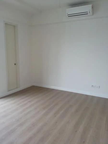 Room features: white painted walls, laminate flooring, 1 wall-mounted split AC.