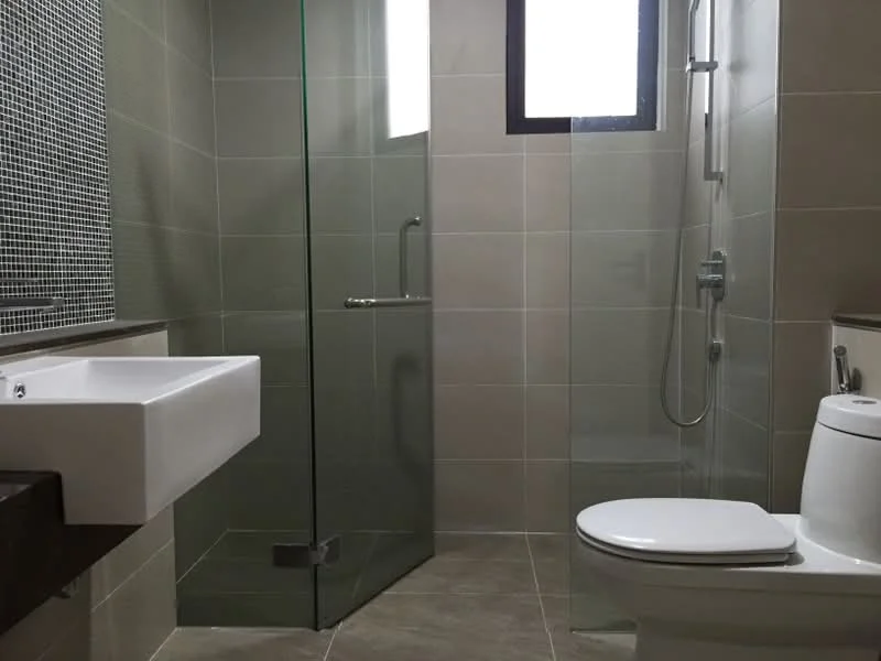Bathroom features: walk-in shower with glass enclosure, rain shower head, handheld shower, single-sink vanity with white ceramic basin, chrome basin mixer, one-piece toilet, tile cladding on walls, ceramic tile flooring, large mirror, window for natural light; style: modern.