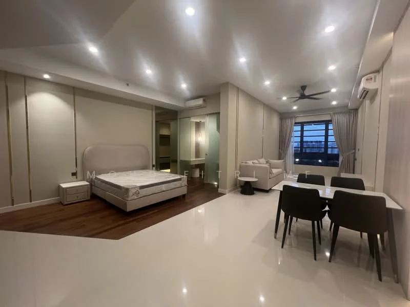 Living features: queen-size bed, upholstered headboard, 2-seater fabric sofa in light color, round dining table, 4 dining chairs, ceiling fan, recessed downlights, large window with city view, wooden flooring, white painted walls, built-in wardrobe, side table, air conditioning unit; style: modern; view: city.