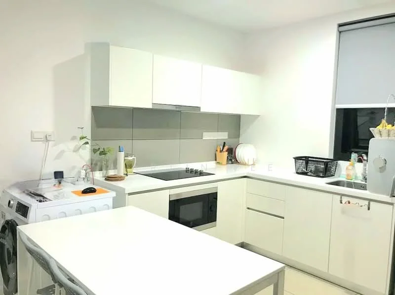 Kitchen features: white cabinetry, grey tile backsplash, stainless-steel built-in oven, 4-burner gas hob, single-bowl stainless-steel sink, chrome pull-down faucet, white countertop, washing machine, kitchen island with seating, recessed downlights, window with roller blinds; style: modern.
