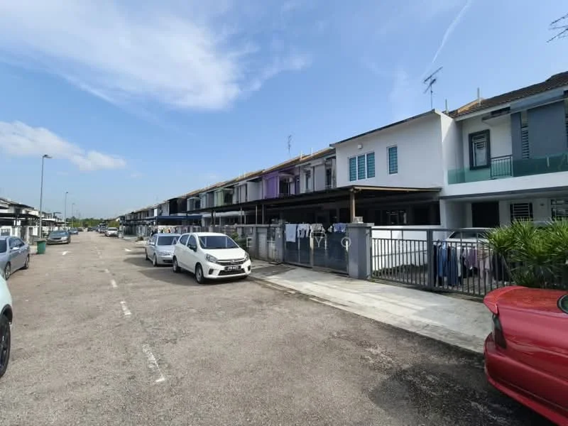 Exterior type: linked terrace house; features: two-storey linked terrace houses, white painted facade, balconies on upper floors, visible laundry hanging on balconies, paved driveway, street parking, surrounded by greenery, clear blue sky, well-maintained front yards; style: modern.