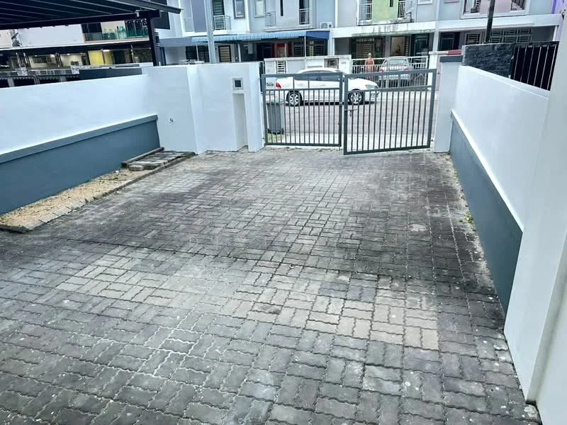 Exterior type: linked terrace house; features: paved driveway, metal gate, white painted walls, grey accent wall, landscaped area with gravel, surrounding fence, car parking space; style: modern.