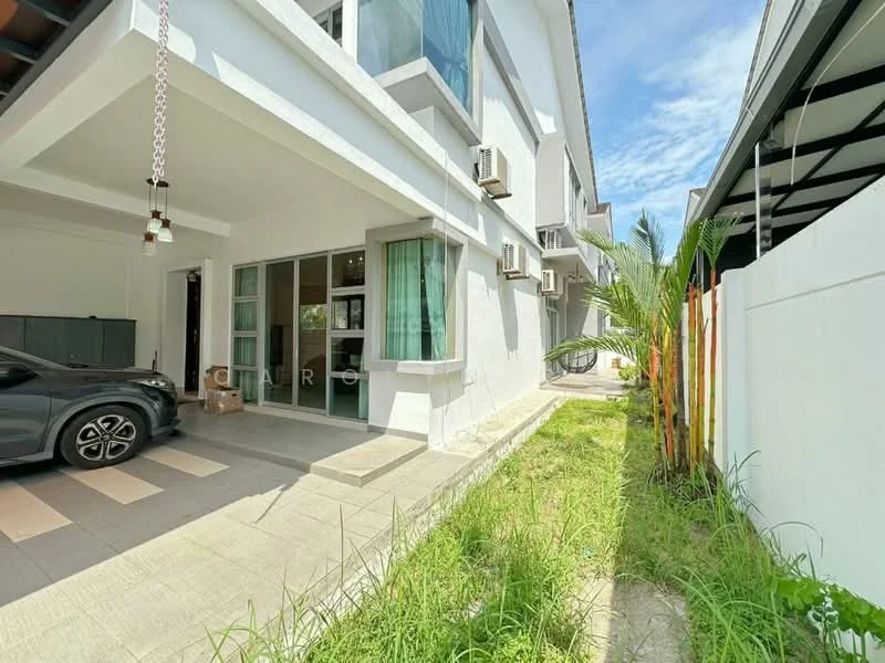 Exterior type: linked terrace house; features: white painted facade, flat roof, approximately 2-storey, manicured lawn, paved walkway, car porch with awning, visible air conditioning units, tropical landscaping, side garden with grass, fence along the property; style: modern.