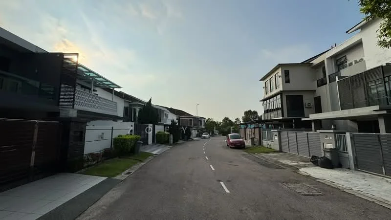 Exterior type: linked terrace house; features: two-storey linked terrace houses, modern facade with balconies, driveway with interlocking pavers, manicured lawn, street view with trees, sidewalk along the road, visible parking spaces, residential street, clear blue sky; style: modern.