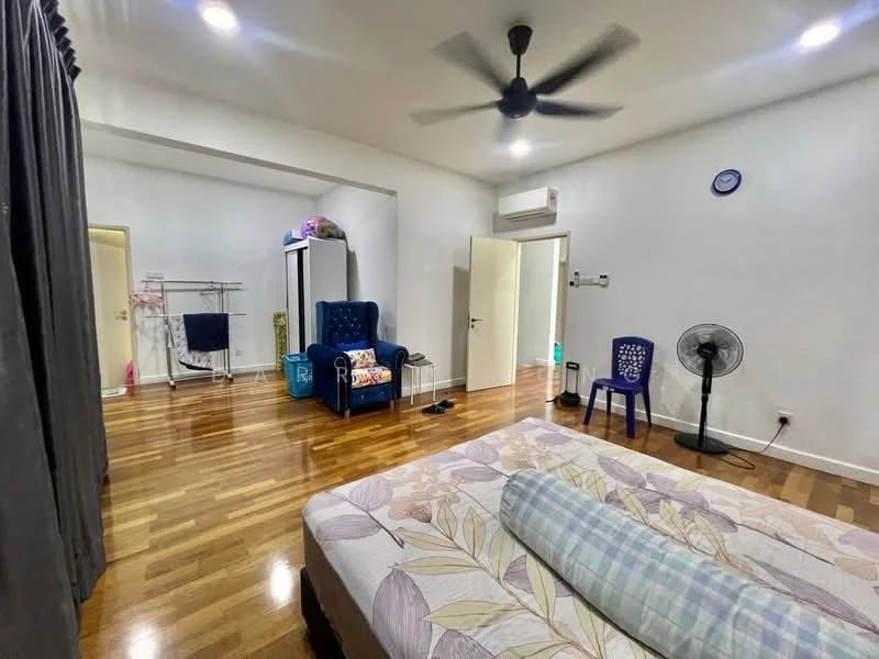 Bedroom features: wooden flooring, white painted walls, 5-blade ceiling fan, wall-mounted air conditioning unit, queen-size bed with floral bedding, blue upholstered armchair, clothes rack, full-length mirror, black floor fan, decorative wall clock; style: modern.