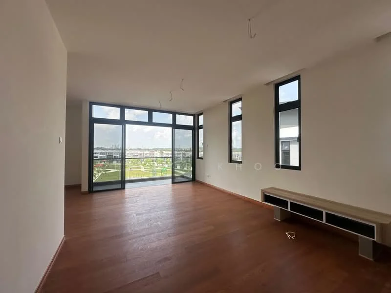 Living features: large floor-to-ceiling windows, wooden flooring, white painted walls, minimalist design, built-in bench, natural light, open layout, view of outdoor space; style: modern; view: garden.