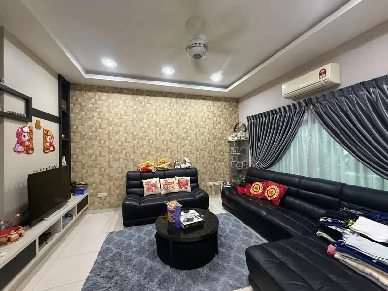 Living features: black leather sectional sofa, 3-seater sofa, round coffee table, area rug with geometric pattern, wall-mounted TV, TV console with storage, decorative wall art, ceiling fan with light, recessed downlights, curtains, textured accent wall, air conditioning unit; style: modern.