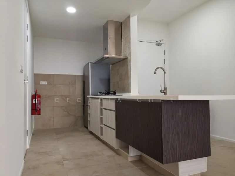 Kitchen features: white painted walls, beige tiled flooring, kitchen island with countertop, stainless-steel sink with gooseneck faucet, built-in kitchen cabinets in white and dark wood, stainless-steel range hood, 4-burner gas hob, refrigerator, wall-mounted fire extinguisher, LED ceiling lights; style: modern.