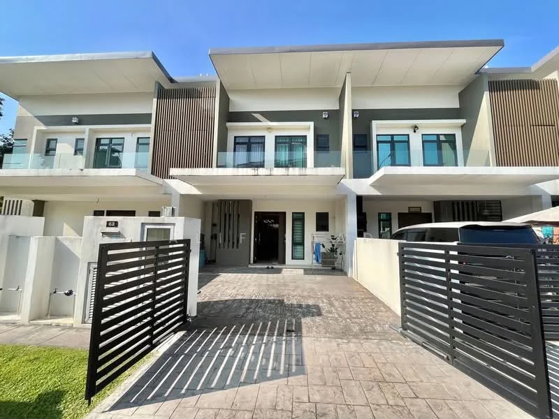 Exterior type: linked terrace house; features: two-storey building, grey painted facade, recessed balconies, horizontal wooden slats, flat roof, manicured lawn, paved driveway, glass railings, modern design, gated entry; style: modern.