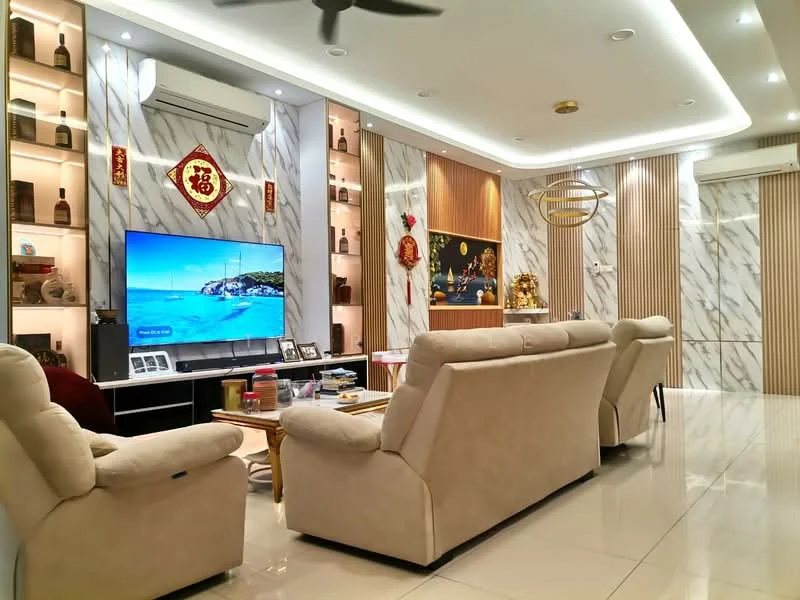 Living features: cream leather sofa, 2-seater sofa, 3-seater sofa, marble accent wall, built-in shelving with decorative items, large flat-screen TV, LED strip lighting, recessed ceiling lights, ceiling fan, glass coffee table, decorative wall art, wood paneling, white tiled flooring; style: modern.