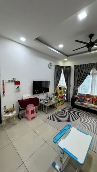 Living features: white painted walls, recessed downlights, 5-blade ceiling fan, floor-to-ceiling windows, grey area rug with circular pattern, 3-seater fabric sofa in beige, coffee table, wall-mounted TV, decorative cushions, curtains, children's play area with toys, small pink chair, small white table; style: modern; view: city.