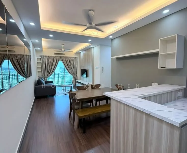 Living features: laminate flooring, white painted walls, tray ceiling with recessed lighting, 5-blade ceiling fan with light, floor-to-ceiling windows, curtains, wall-mounted TV, sofa, dining table with chairs, kitchen island with countertop, open shelving; style: modern; view: city.
